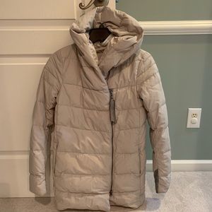 Lululemon size 4 tan coat